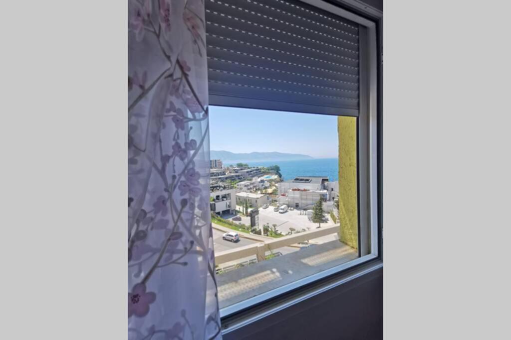 Spectacular Seaview Apartment Влёра Экстерьер фото