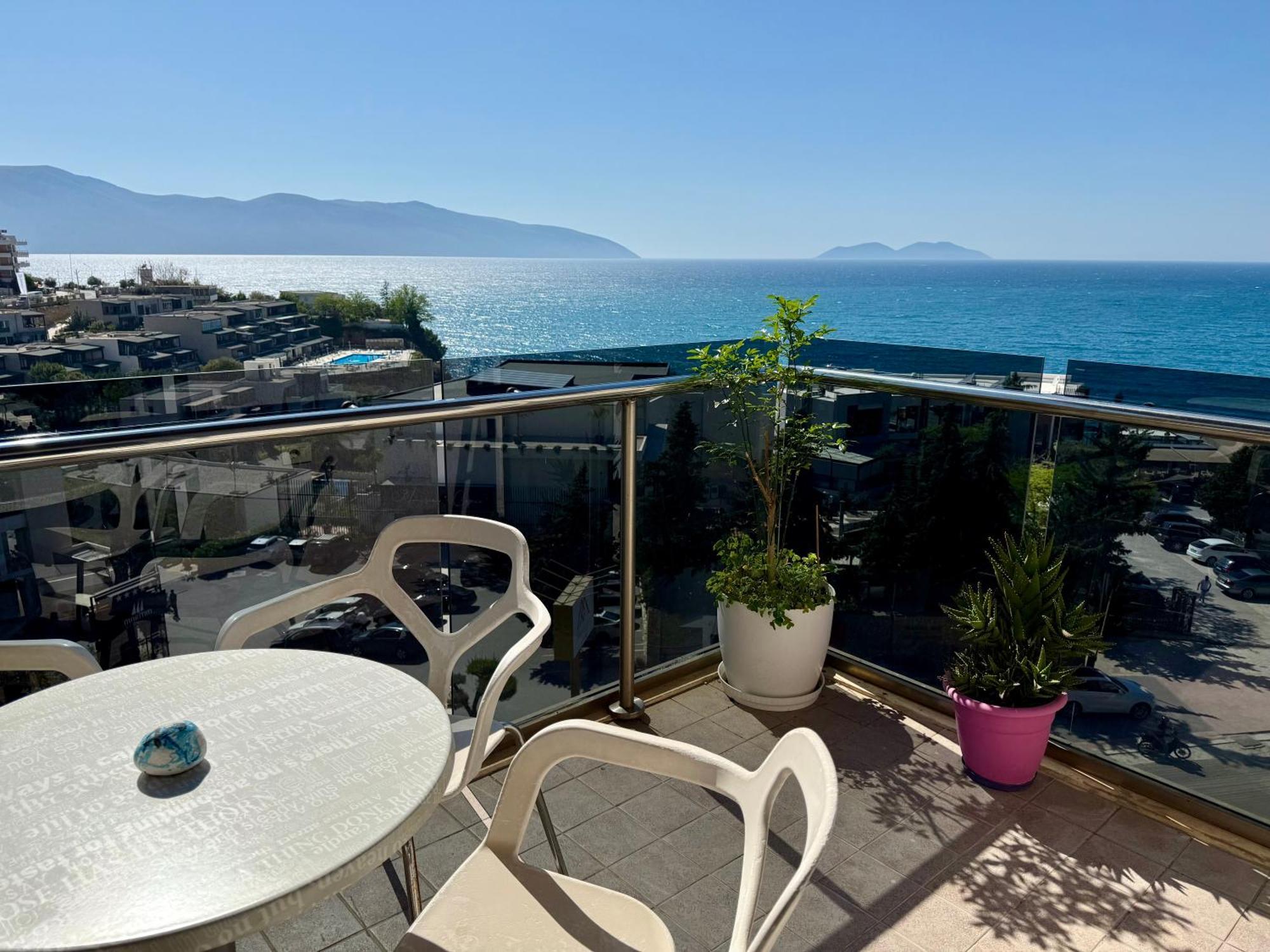 Spectacular Seaview Apartment Влёра Экстерьер фото