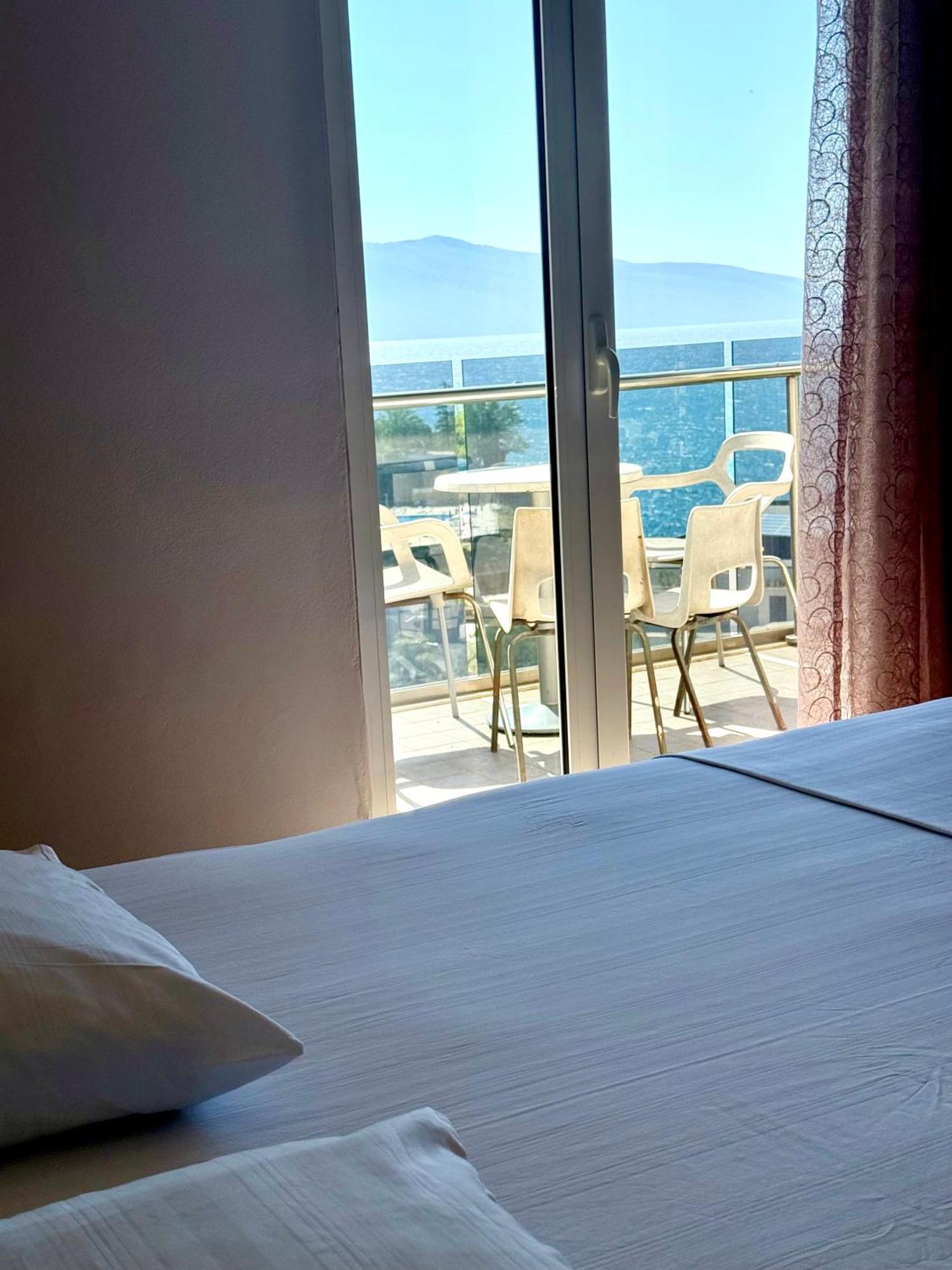 Spectacular Seaview Apartment Влёра Экстерьер фото