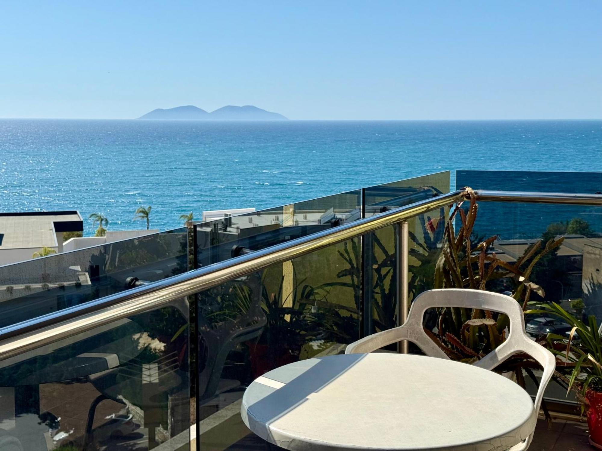 Spectacular Seaview Apartment Влёра Экстерьер фото
